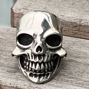 Men’s smiling skull ring
